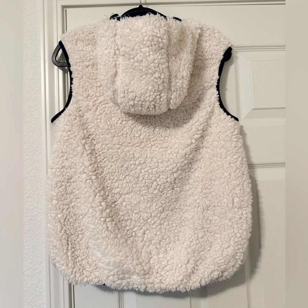 Weatherproof Women’s Cream Sherpa Vest size Medium - Picture 3 of 4